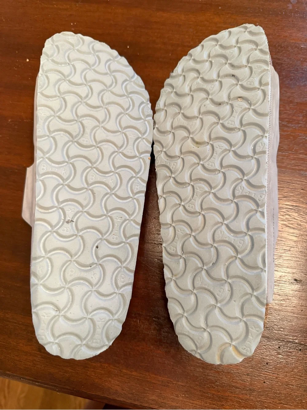 Birkenstock Size 40 Arizona Sandals in Light Grey